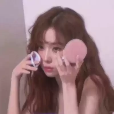 钟由希